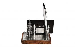 Thai Name Card & Pen Holder: Thai Giant